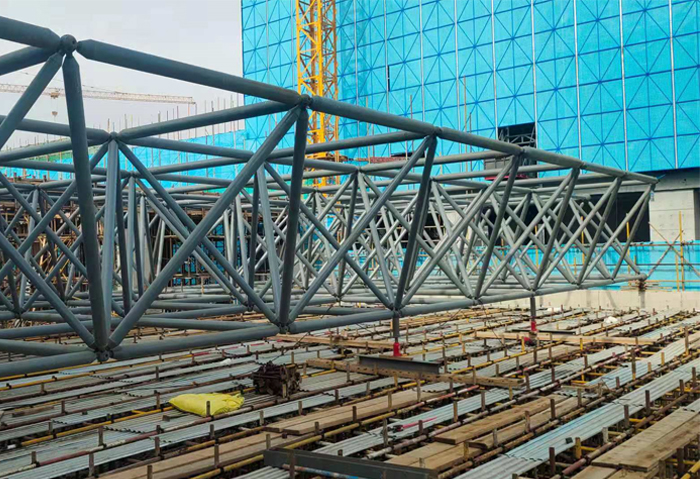 赤壁高铁东总部基地2号楼网架